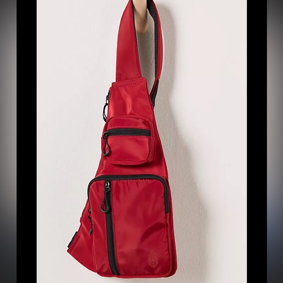 Free People Handbags - Free people FP MOVEMENT sprinter sling bag NWT